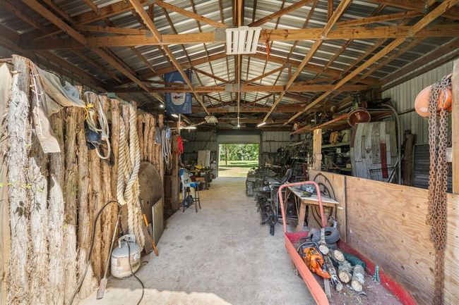 424 Hankamer Loop, House other with 3 bedrooms, 3 bathrooms and 2 parking in Hankamer TX | Image 36