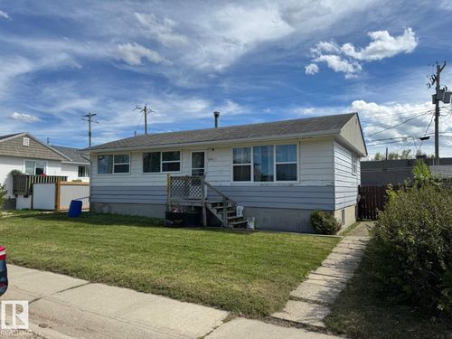 4907 51 Ave, Evansburg, AB, T0E0T0 | Card Image