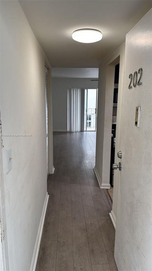 apt-202-1615 Meridian Ave, Miami Beach, FL, 33139-2829 | Card Image