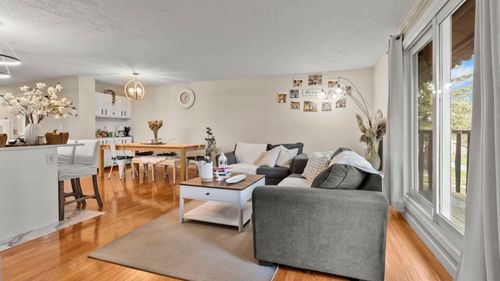 2416 Woodview Dr Sw, Calgary, AB, T2W4X7 | Card Image
