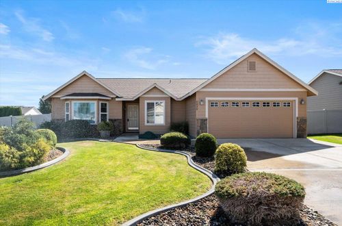 8020 Chehalis Dr, Pasco, WA, 99301-6721 | Card Image