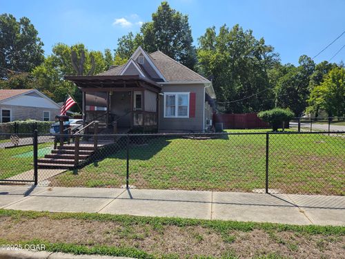 520 W Centennial Ave, Carthage, MO, 64836-2733 | Card Image
