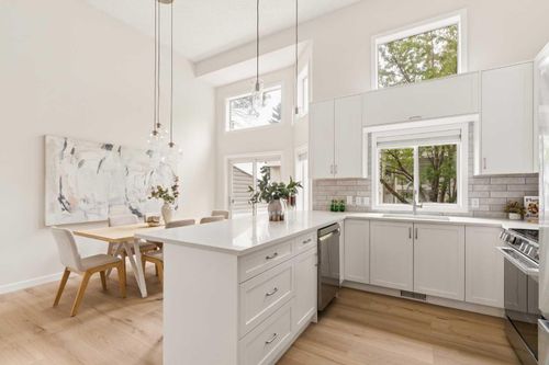 4 Kingsland Villas Sw, Calgary, AB, T2V5J9 | Card Image