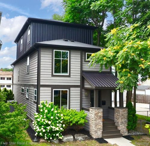 501 Center St, Royal Oak, MI, 48067-1789 | Card Image