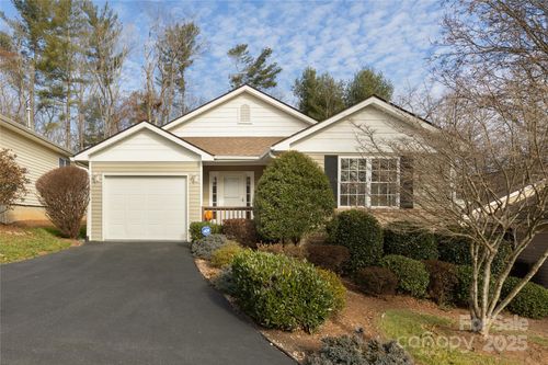 100 Creeks End Cir, Mills River, NC, 28759-4647 | Card Image
