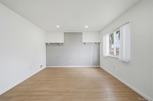 5936 Westlake St, Taylor, MI, 48180-1202 | Card Image