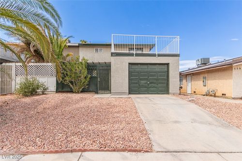 557 Chelsea Dr, Henderson, NV, 89014-3935 | Card Image