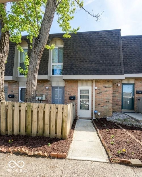 7453 Country Brook Dr, Indianapolis, IN, 46260-3429 | Card Image