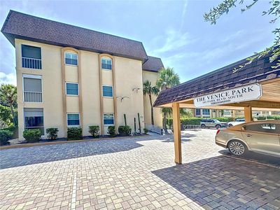 102 - 101 Park Boulevard N, Condo with 2 bedrooms, 2 bathrooms and null parking in Venice FL | Image 2