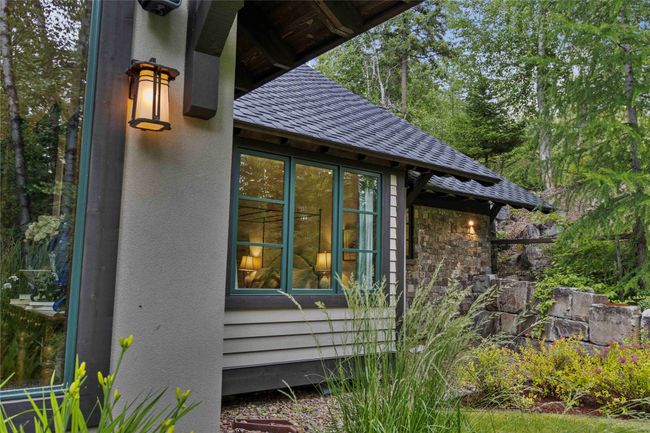 Private back yard. | Image 12