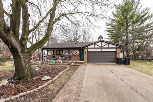 19187 Sunset St, Livonia, MI, 48152-1740 | Card Image