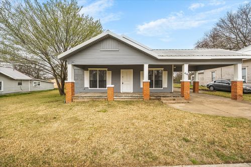 410 S Preston St, Wolfe City, TX, 75496-3024 | Card Image