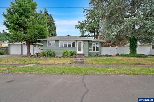 821 Cedar St, Sweet Home, OR, 97386-3438 | Card Image