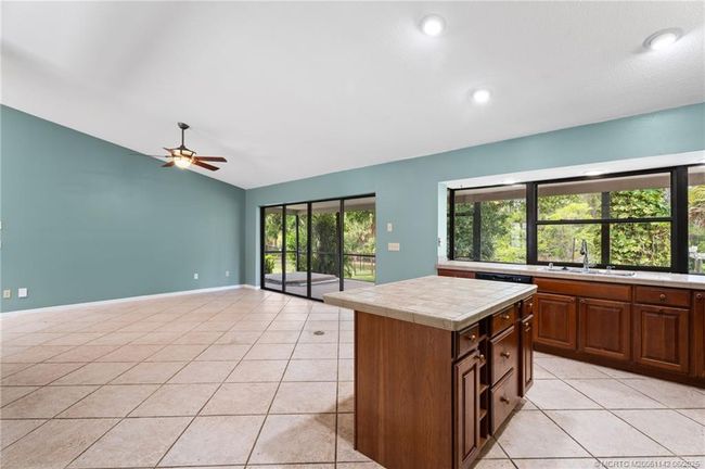 1339 Se Coral Reef St, House other with 3 bedrooms, 2 bathrooms and 2 parking in Port Saint Lucie FL | Image 23