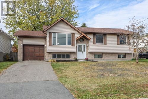 37 Garson Coniston Rd, Garson, ON, P3L1G1 | Card Image