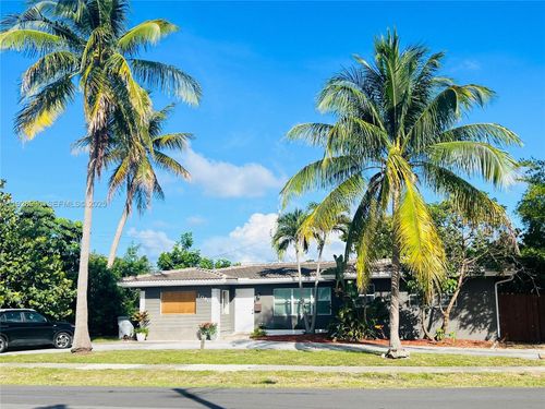 1040 Lyons Park Dr, Pompano Beach, FL, 33060-8765 | Card Image