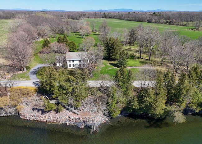 250 West Shore Road, House other with 4 bedrooms, 1 bathrooms and null parking in Grand Isle VT | Image 3