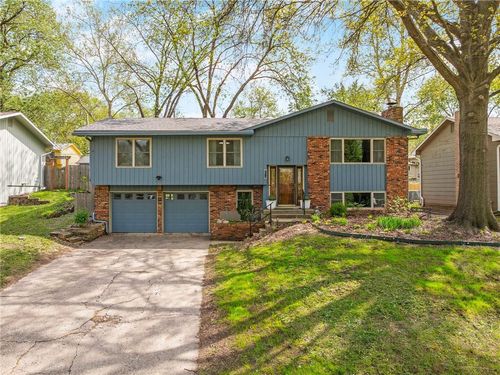2913 Chisholm Dr, Lawrence, KS, 66047-2708 | Card Image