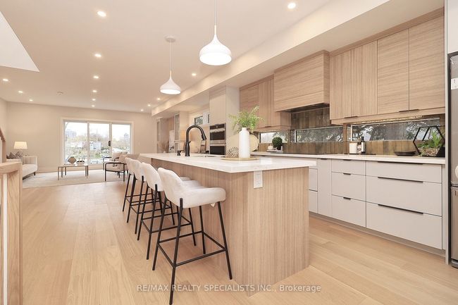 1048 Roosevelt Rd, House attached with 5 bedrooms, 6 bathrooms and 2 parking in Mississauga ON | Image 18