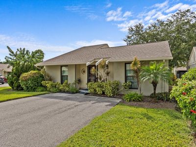 30 Windrush Bay Drive, House other with 2 bedrooms, 2 bathrooms and null parking in Tarpon Springs FL | Image 2