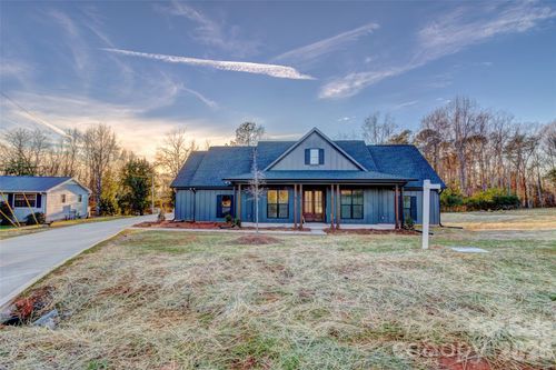45-318 Harbor View Dr, Cherryville, NC, 28021-8420 | Card Image