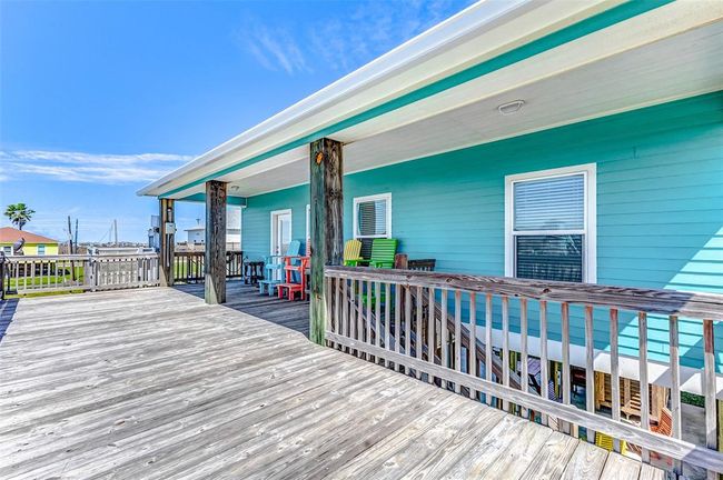 978 Seadrift Dr, House other with 3 bedrooms, 2 bathrooms and null parking in Crystal Beach TX | Image 10