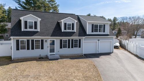 18 Brent Ct, Manchester, NH, 03103-7727 | Card Image
