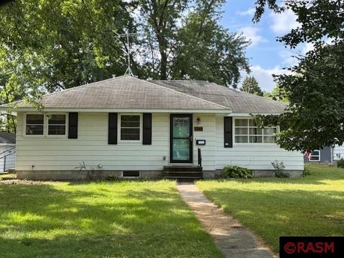 706 Lower Johnson Cir, Saint Peter, MN, 56082-1132 | Card Image