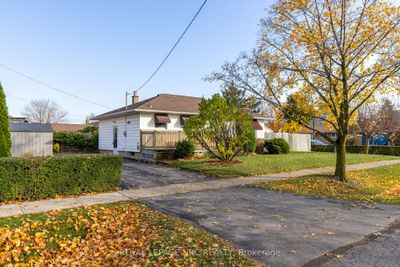 15 Sunnylea Dr, House other with 3 bedrooms, 2 bathrooms and 3 parking in Saint Catharines ON | Image 2