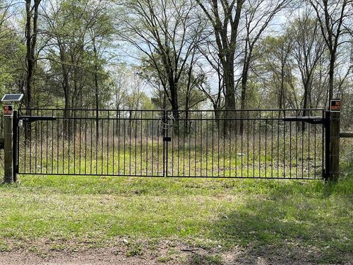 693 An County Road 1231, Palestine, TX, 75801-1555 | Card Image
