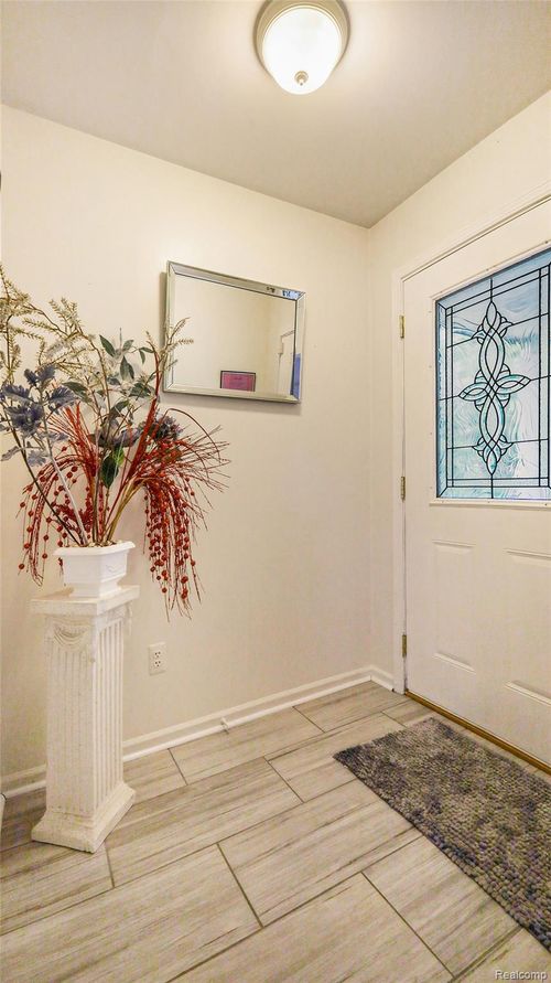 41-37431 Stonegate Cir, Clinton Township, MI, 48036-2966 | Card Image