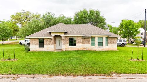 513 Lincoln St, El Campo, TX, 77437-5537 | Card Image