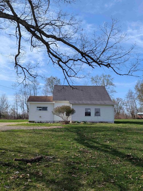 613 E County Line Rd, Tekonsha, MI, 49092-9281 | Card Image