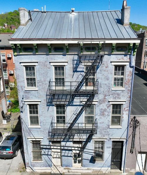 1826 Logan St, Cincinnati, OH, 45202-7935 | Card Image