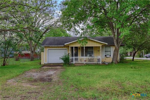 405 W Live Oak St, Moulton, TX, 77975 | Card Image