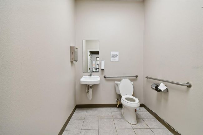 Waiting room bathroom | Image 20