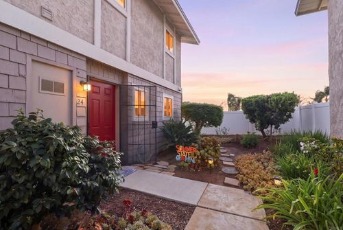 24-2112 E Vista Way, Vista, CA, 92084-2700 | Card Image