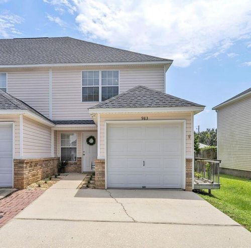 983 Scenic Oak Ln, Fort Walton Beach, FL, 32547-4976 | Card Image