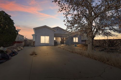 723 Dallas St Ne, Albuquerque, NM, 87108-2209 | Card Image