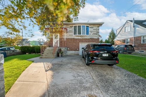 97 Arlington Ave, Valley Stream, NY, 11580-3526 | Card Image