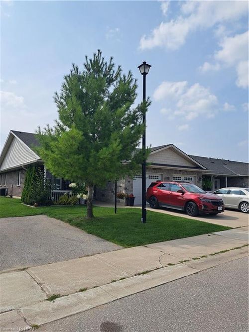 97 Redford Dr, Exeter, ON, N0M1S3 | Card Image