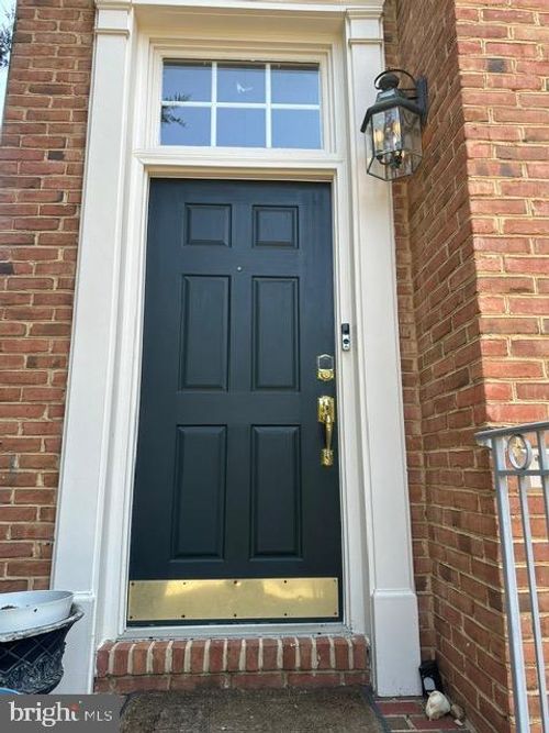1811 Fallbrook Ln, VIENNA, VA, 22182-2584 | Card Image