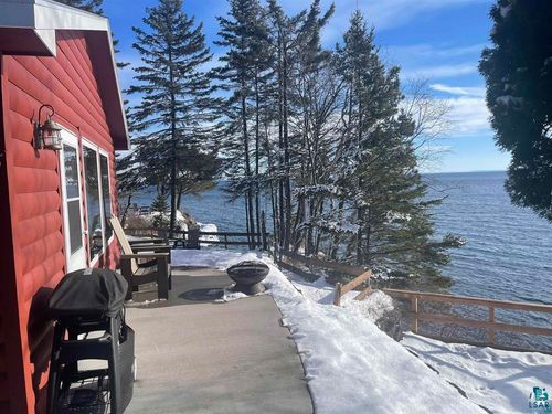 540 Old North Shore Rd, Two Harbors, MN, 55616-4033 | Card Image