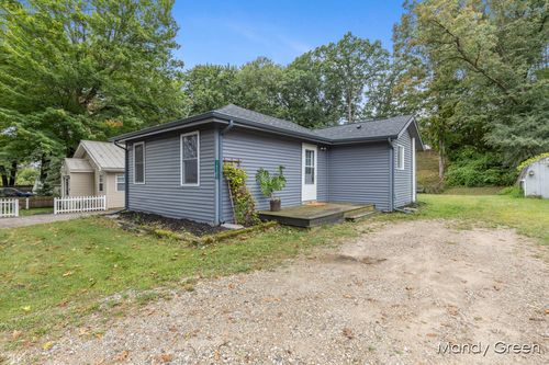 16585 Oakum Dr, Sand Lake, MI, 49343-9440 | Card Image