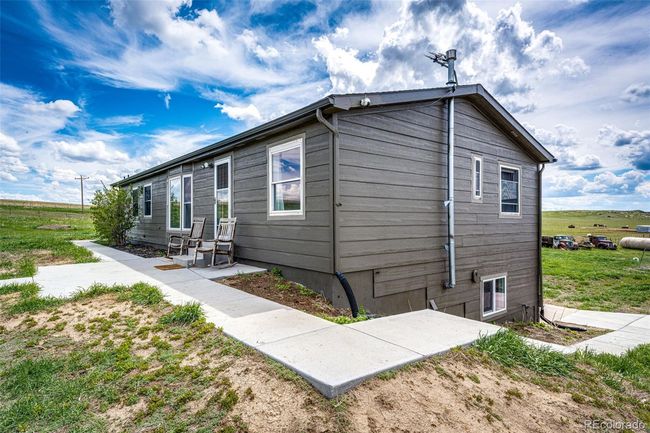 28505 County Road 5, House other with 5 bedrooms, 3 bathrooms and 6 parking in Elizabeth CO | Image 5