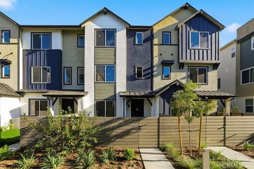 27317 Bear Creek Ln, Valencia, CA, 91381-2385 | Card Image