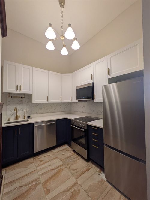 415-16 Balmoral St, Andover, MA, 01810-3056 | Card Image