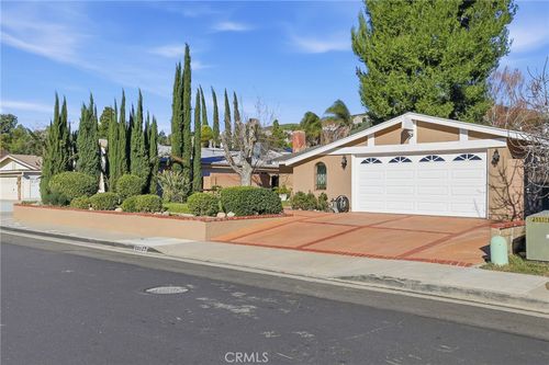 18927 Claycrest Dr, Canyon Country, CA, 91351-1228 | Card Image