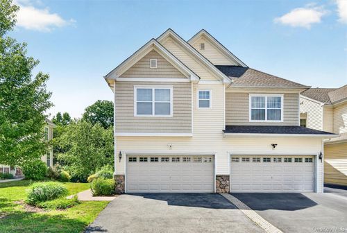 37 Meadow View Dr, Middletown, NY, 10940-3358 | Card Image