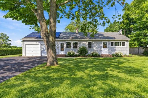 995 Schoolhouse Rd, Cutchogue, NY, 11935-1263 | Card Image